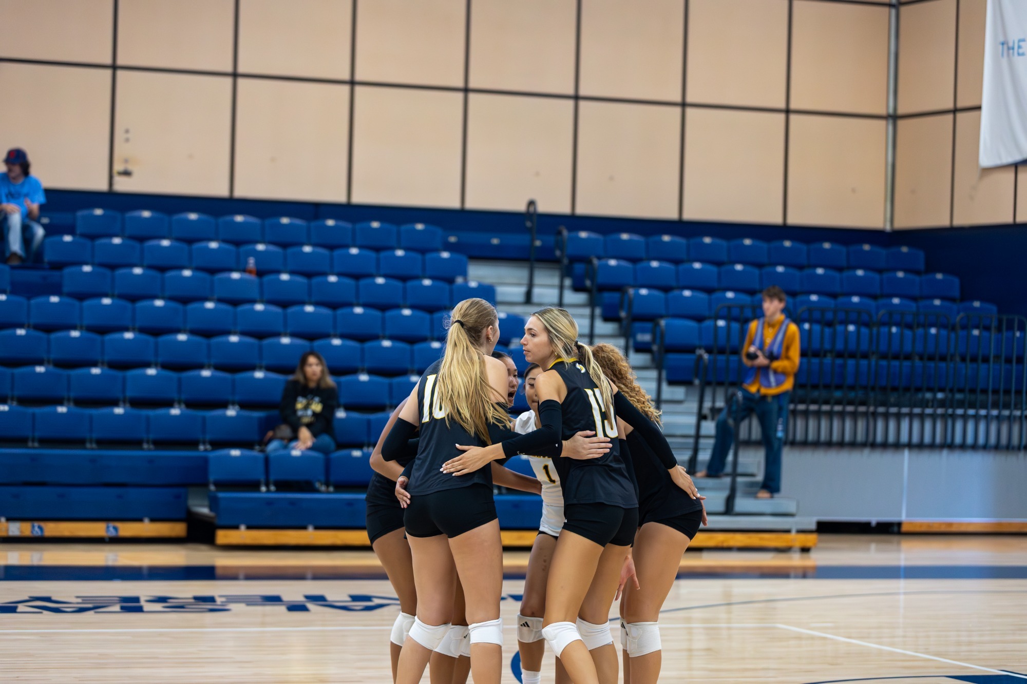 Otter Volleyball vs Dominican