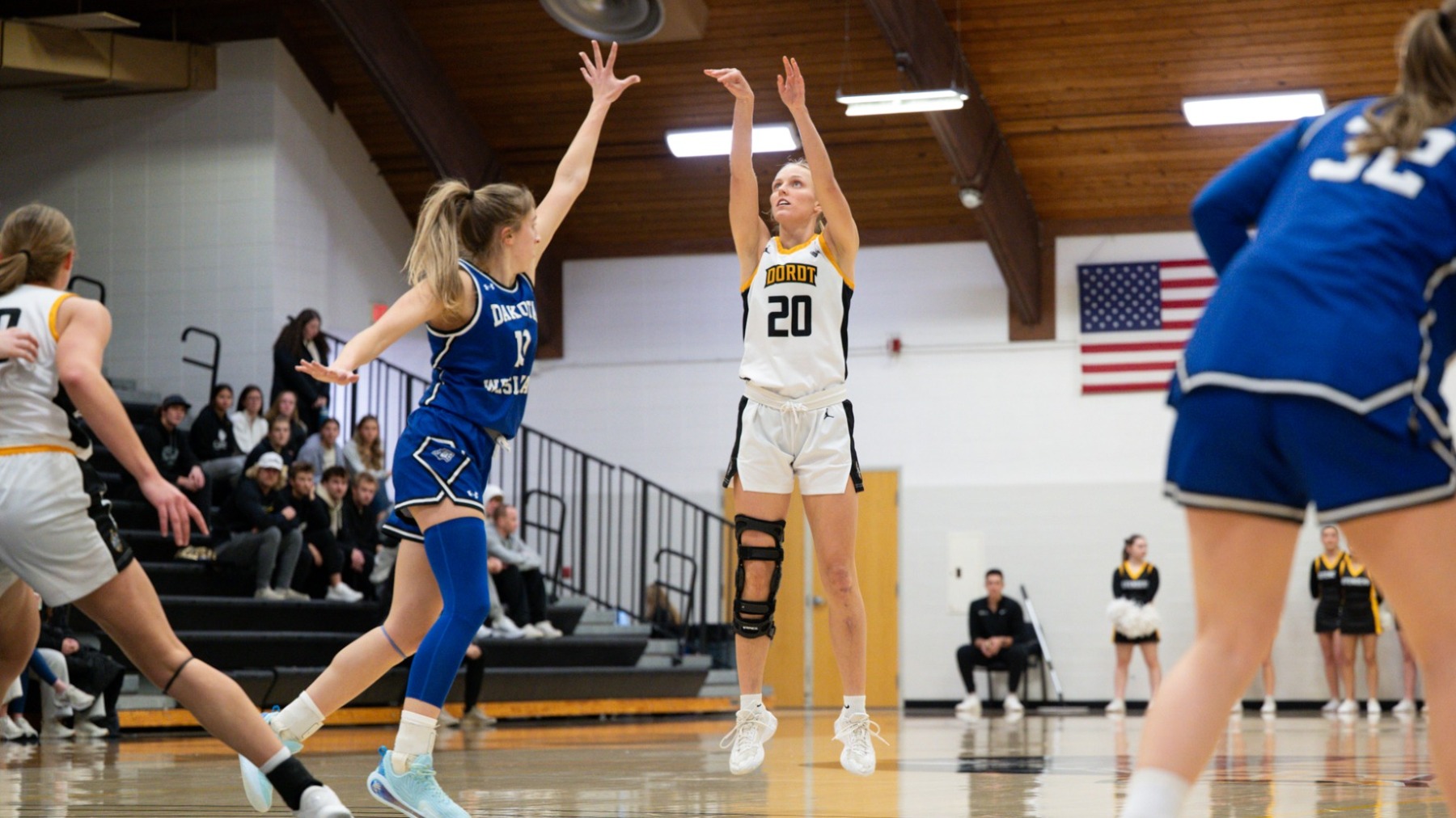 Gracie Schoonhoven vs DWU