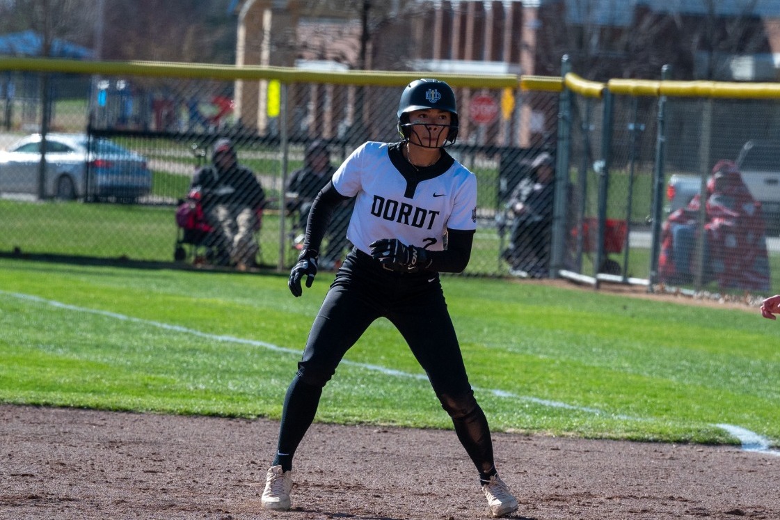 Chloe Kreuz baserunner