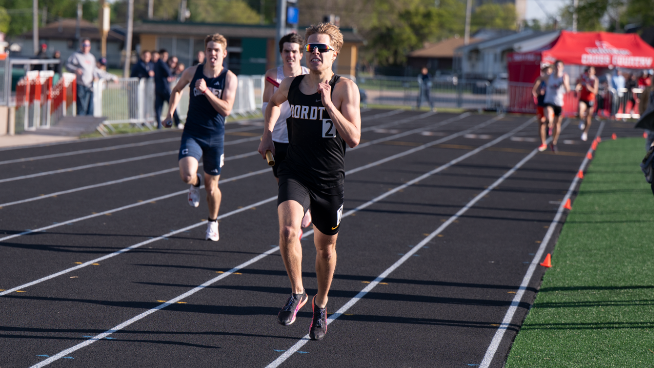 Kaden Van Wyngarden anchors the 4x800 relay