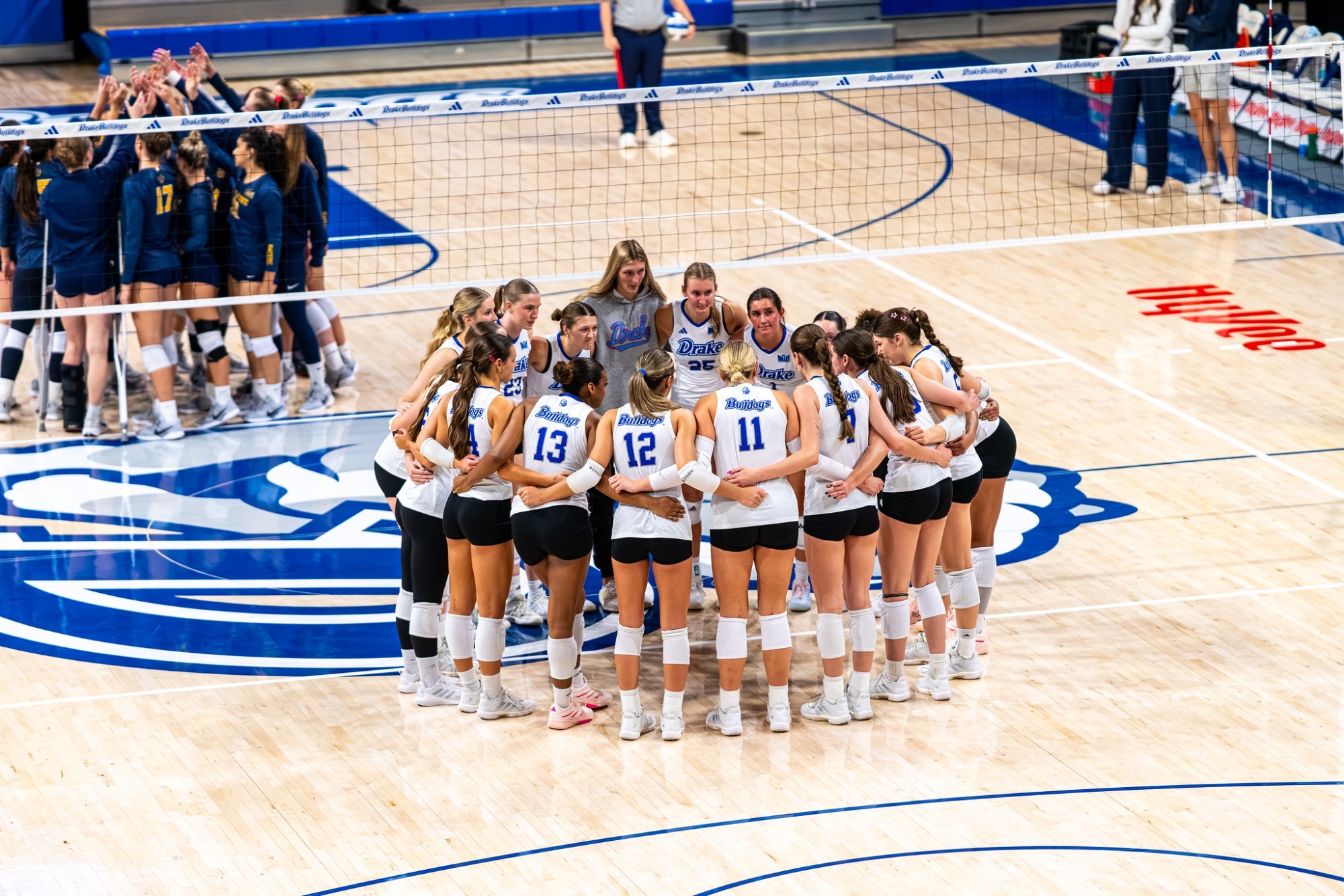 vball pregame huddle overhead