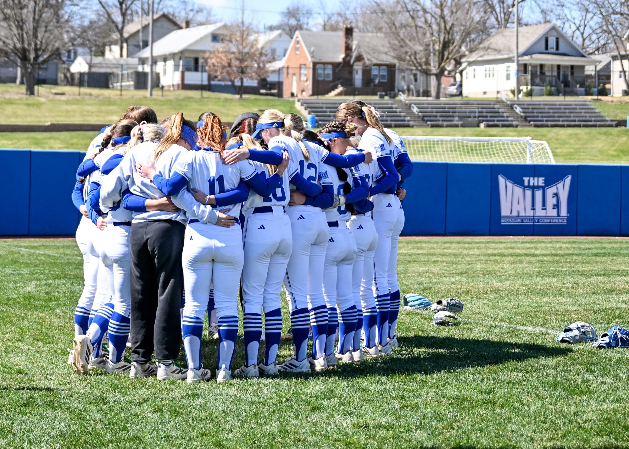 softball huddle