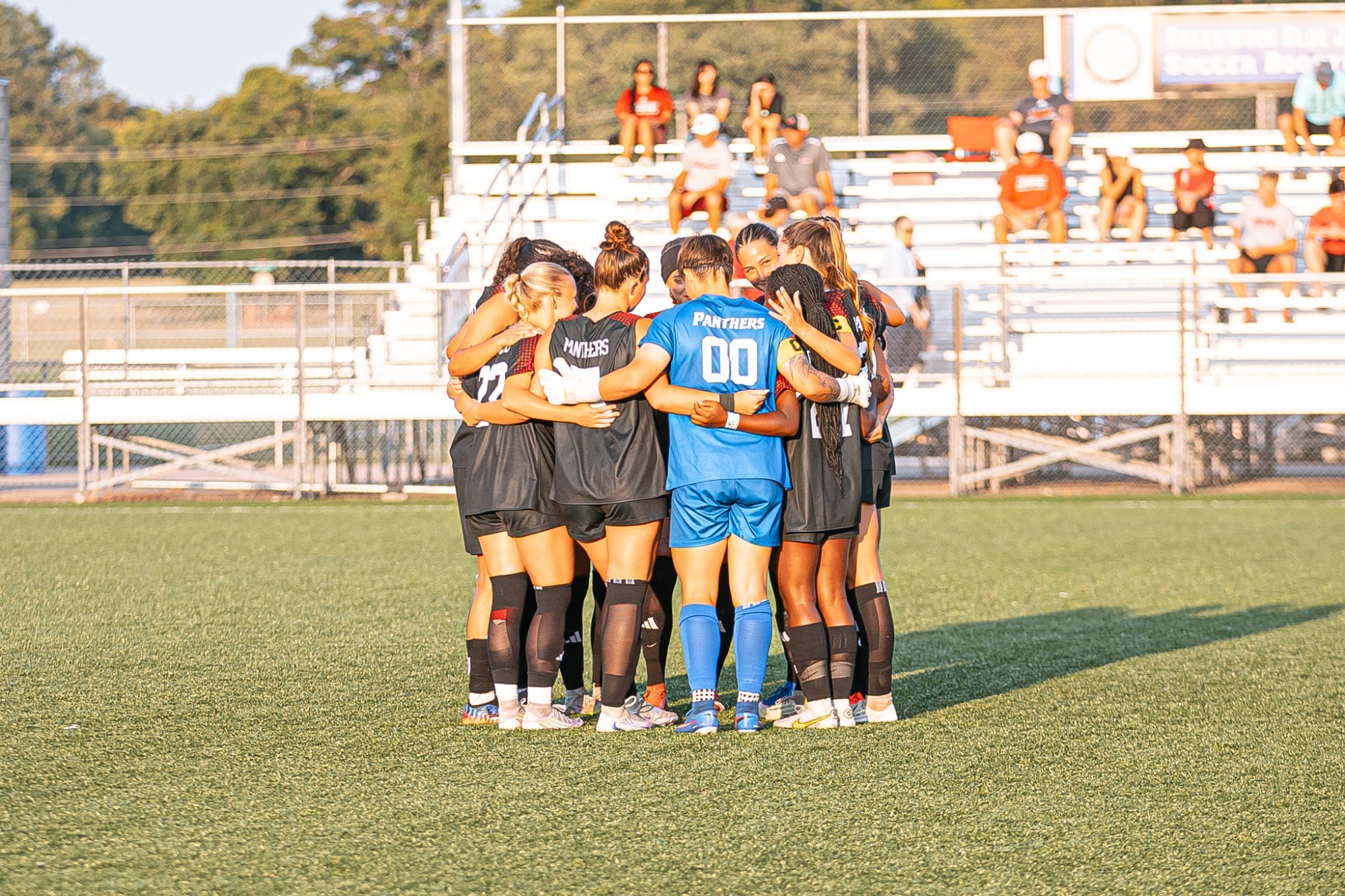 ucm-33-wsoc-team
