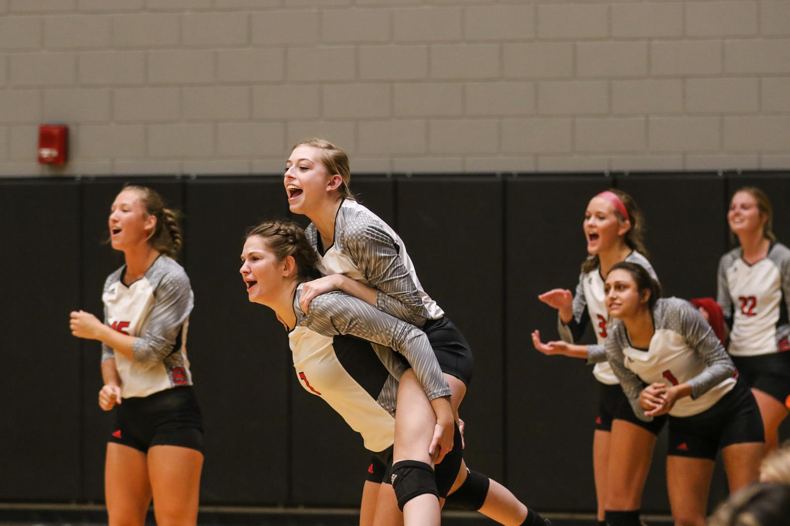 Izzy Huntington Women's Volleyball Davenport University Athletics