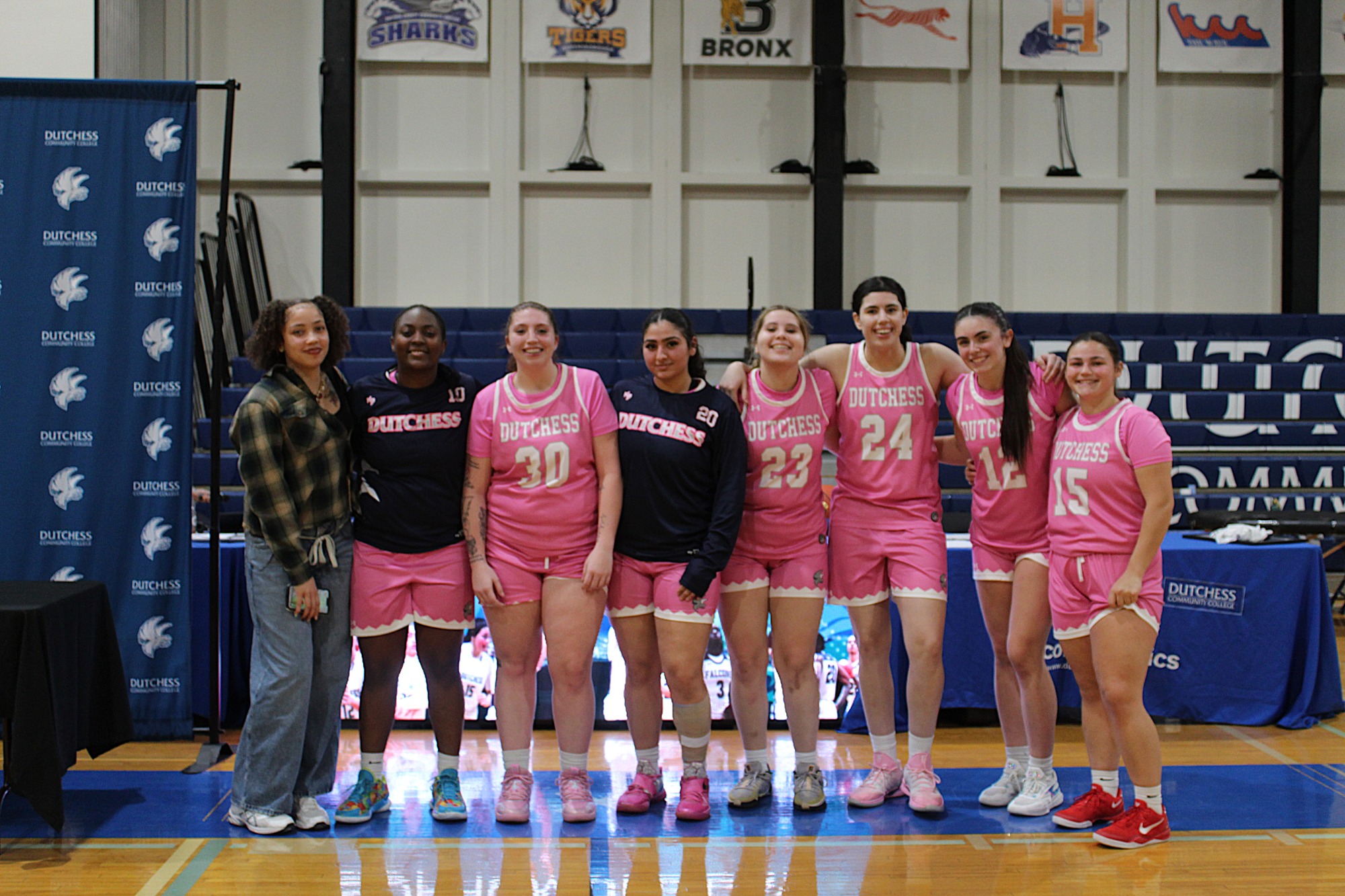 W Basketball Sophomore Night Team Picture