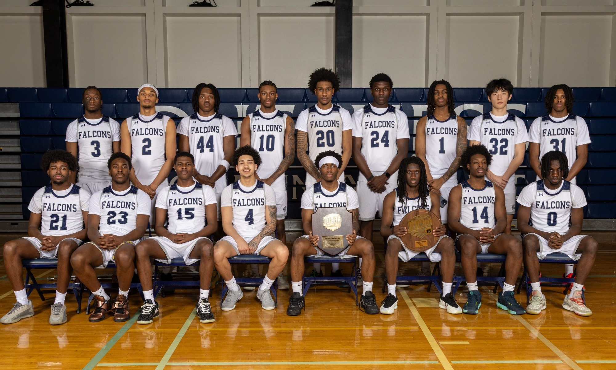 M Basketball 2025-26 Team Photo with Plaques
