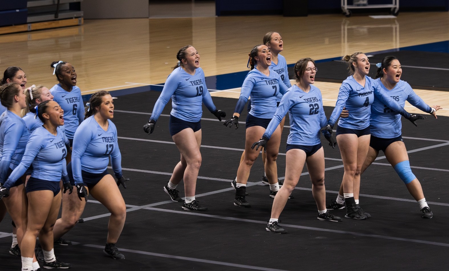 at-26-trine-cuw-meet