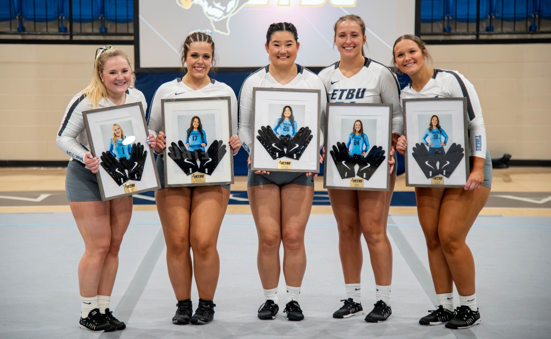 at-26-umhb-meet-seniors