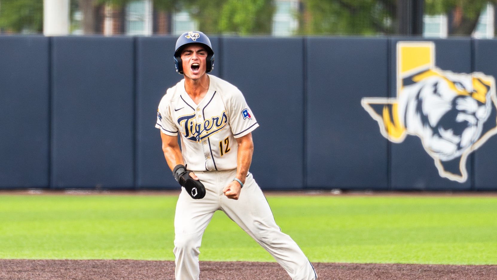 bb-26-video-hl-umhb1