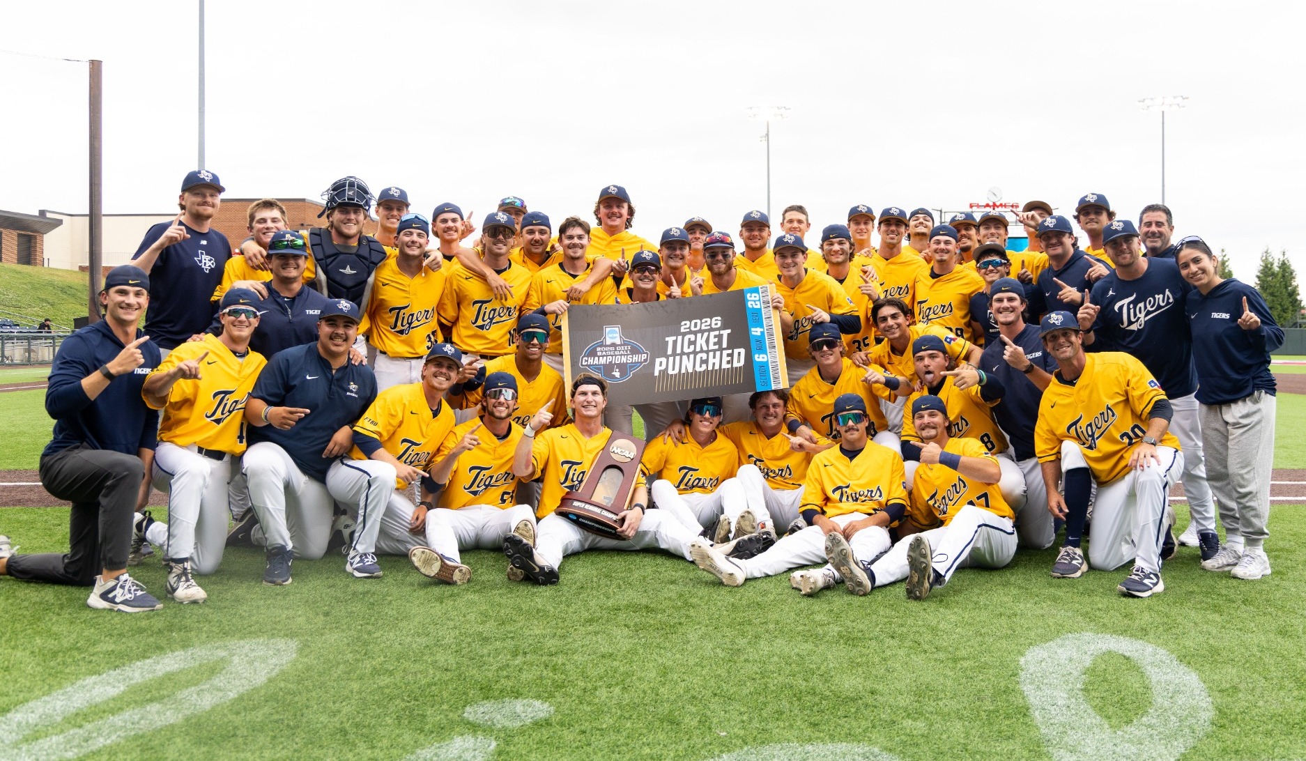 bb-26-tw-ncaa-supers-champs