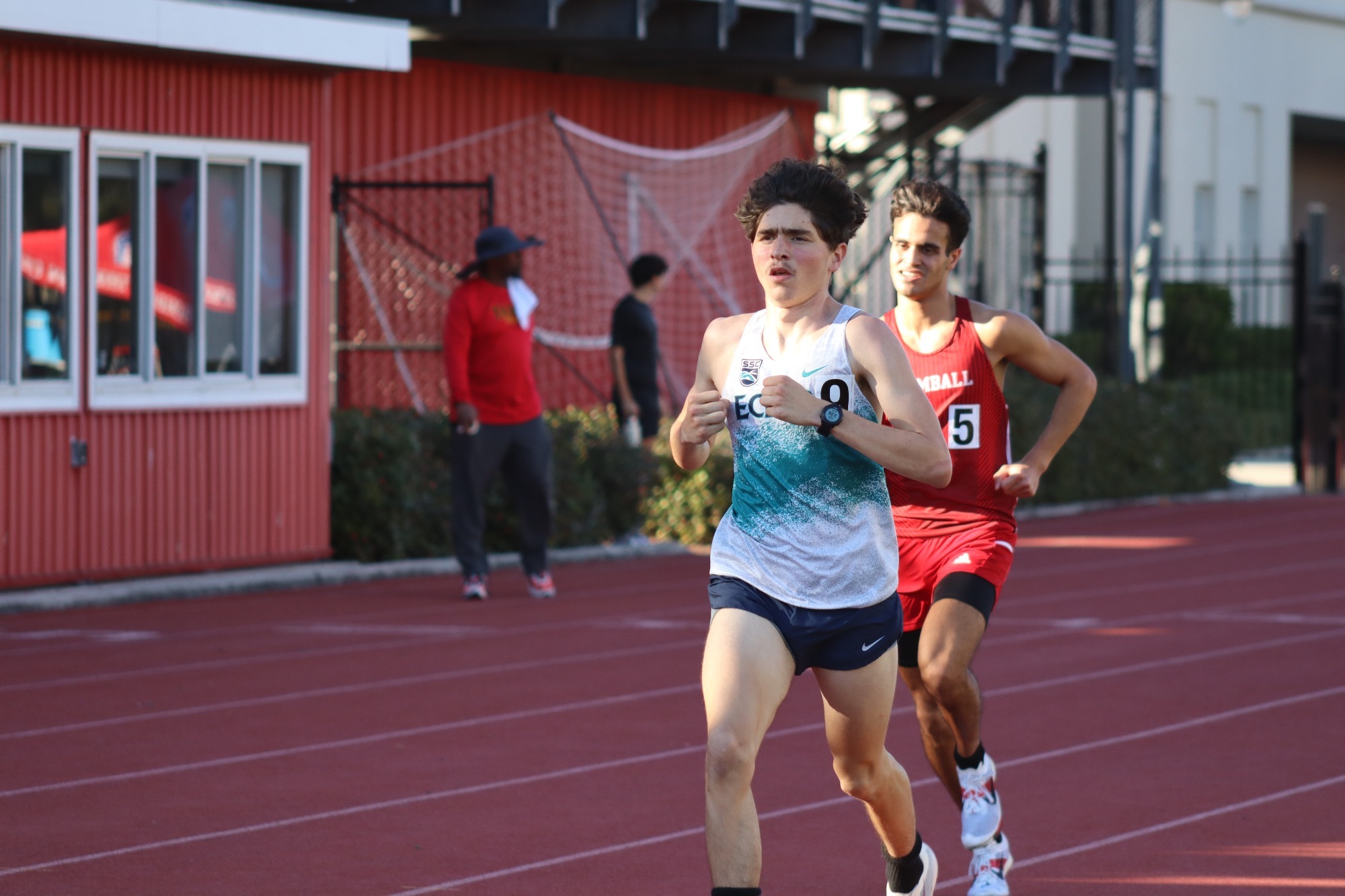 runner runs