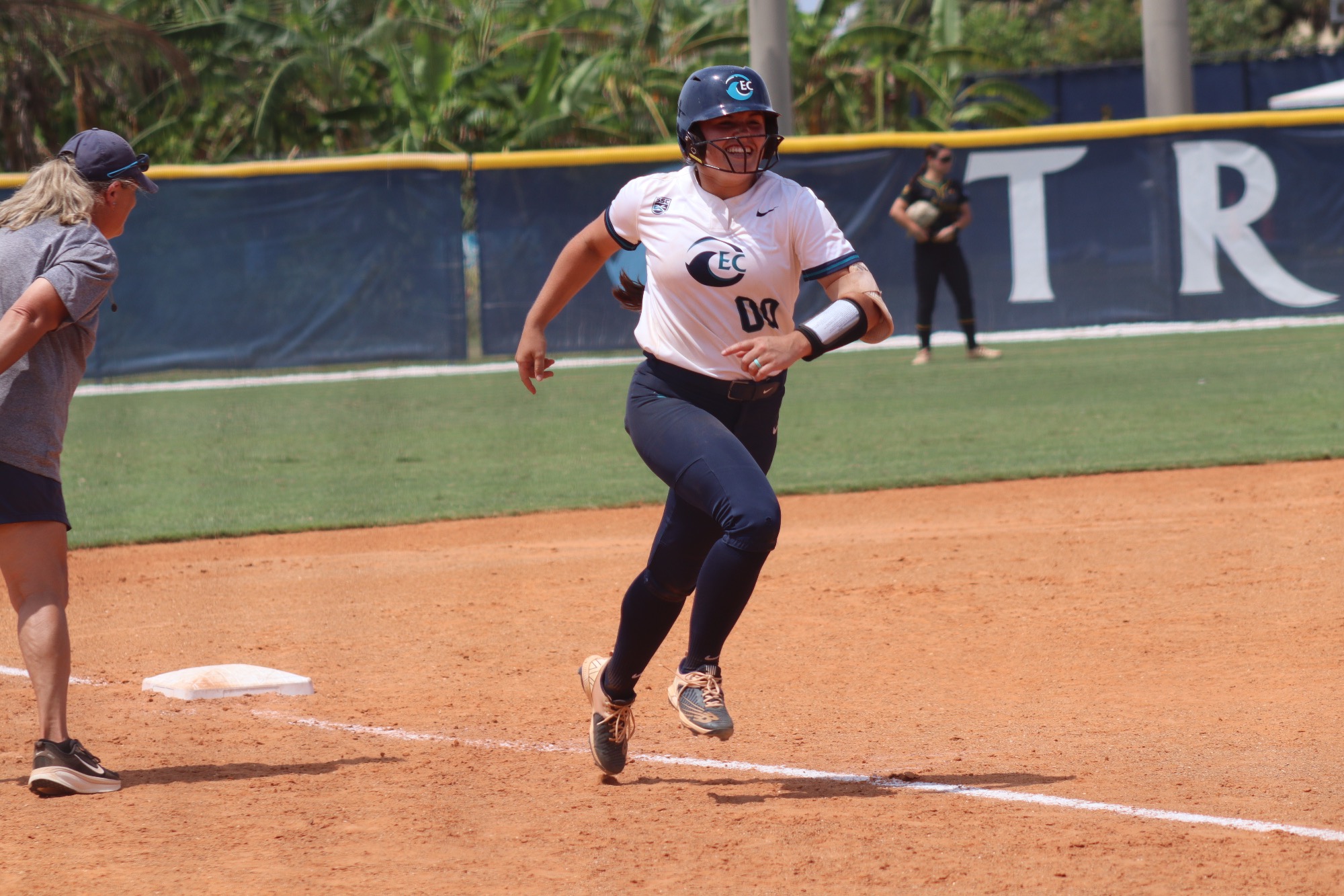 player running home