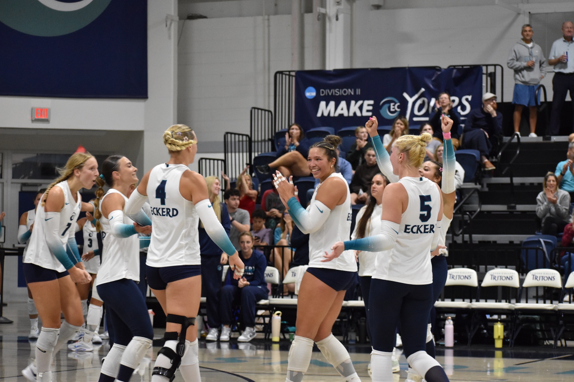 Players celebrating after point