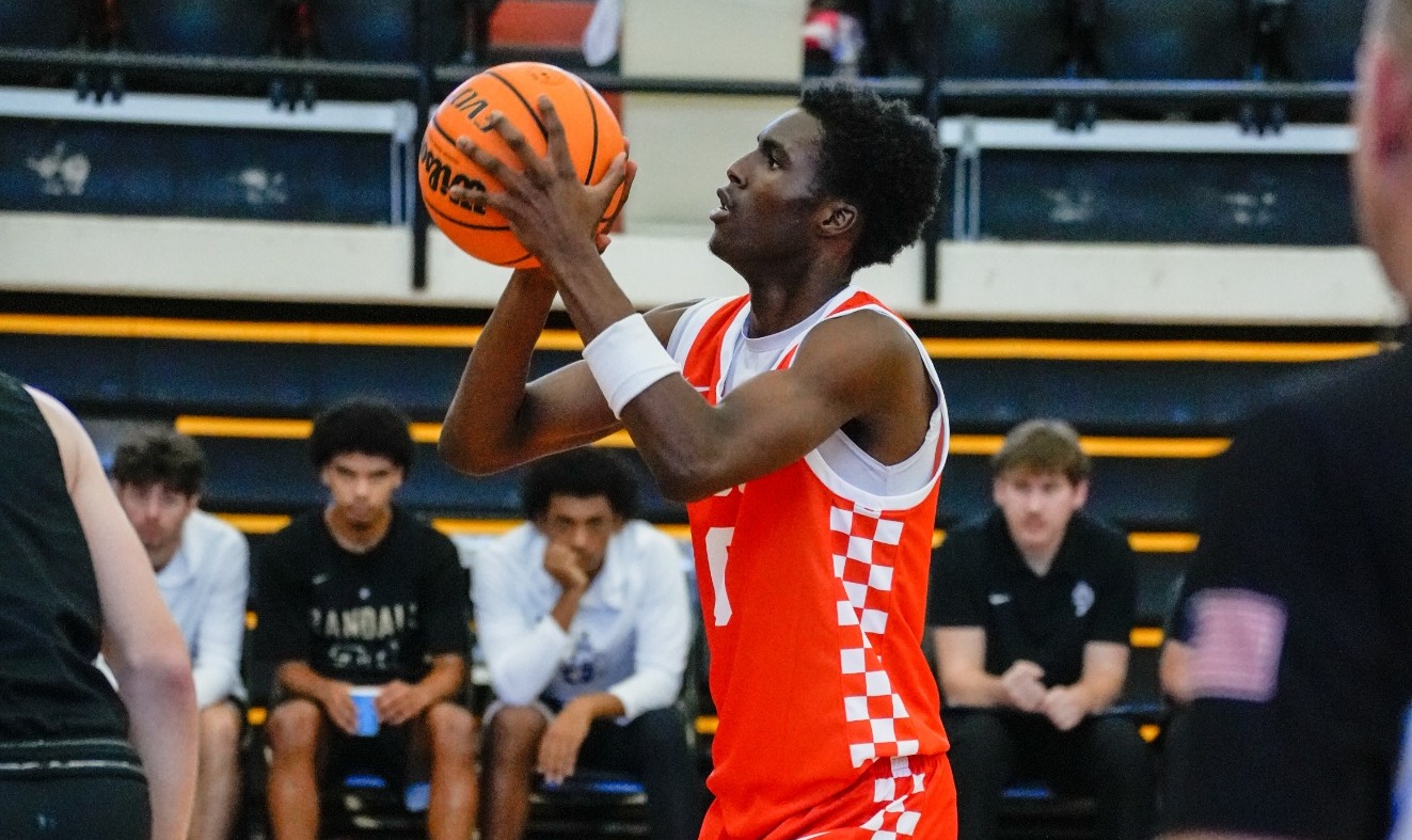 Men’s Basketball Edged by NWOSU on Last-Second Jumper