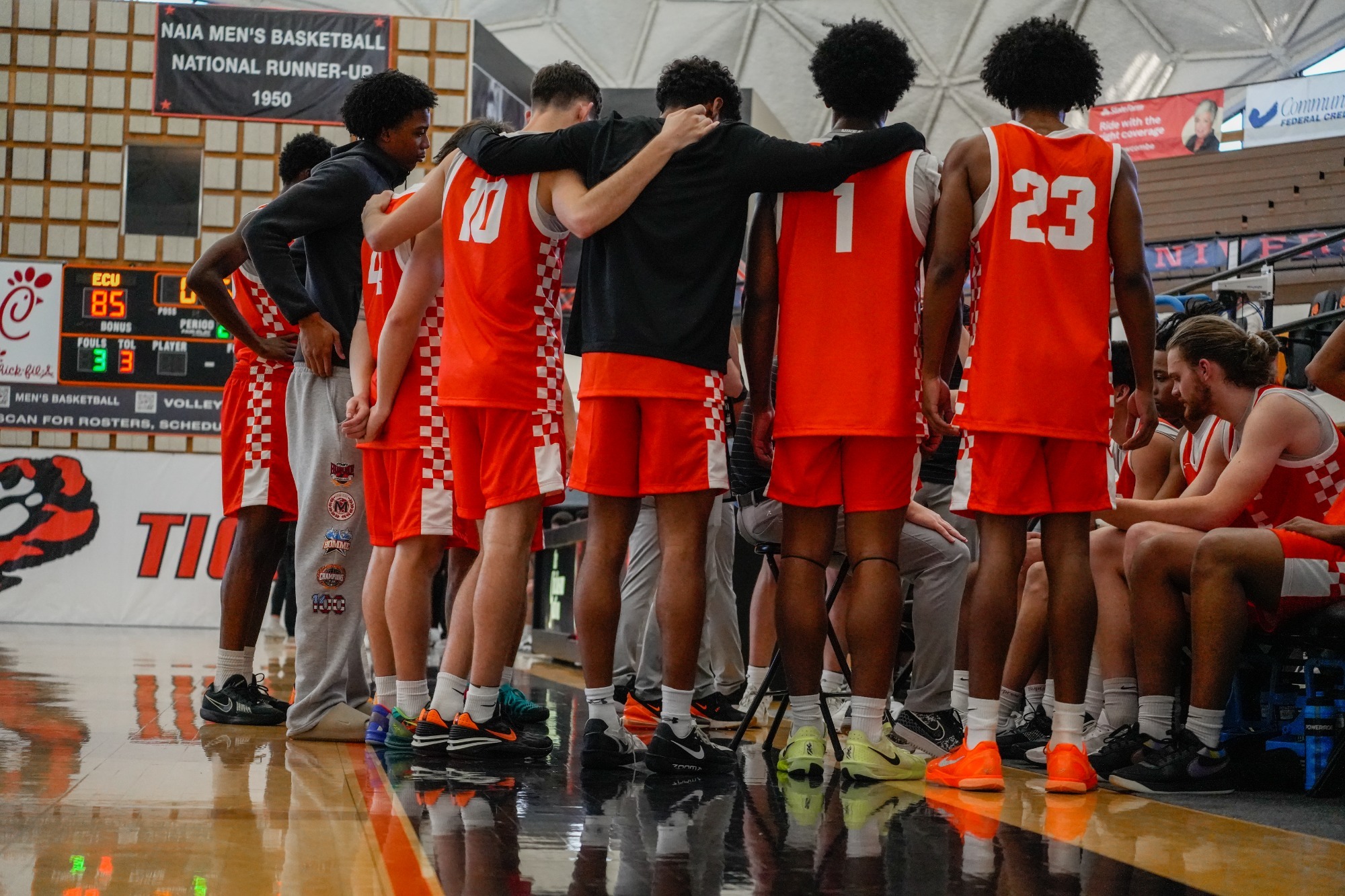 Men’s Basketball Battles Early, Falls at Harding