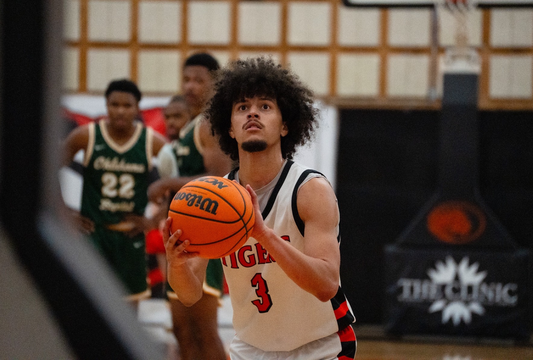 Men’s Basketball Rally on the Road to Defeat SWOSU 77-72