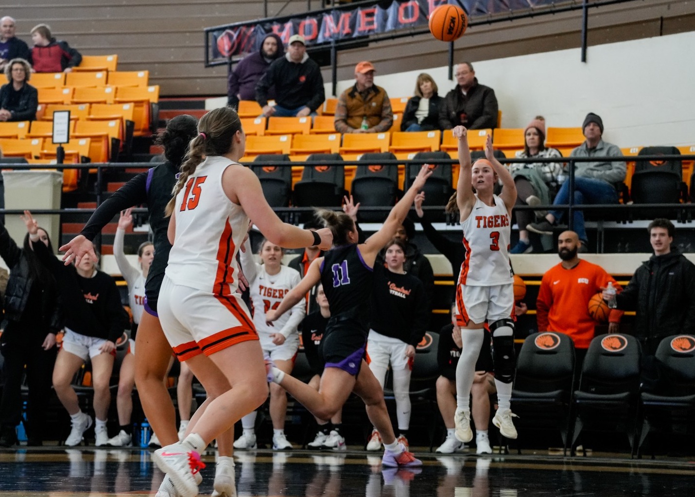 Women’s Basketball Rallies Past Ouachita 70-64