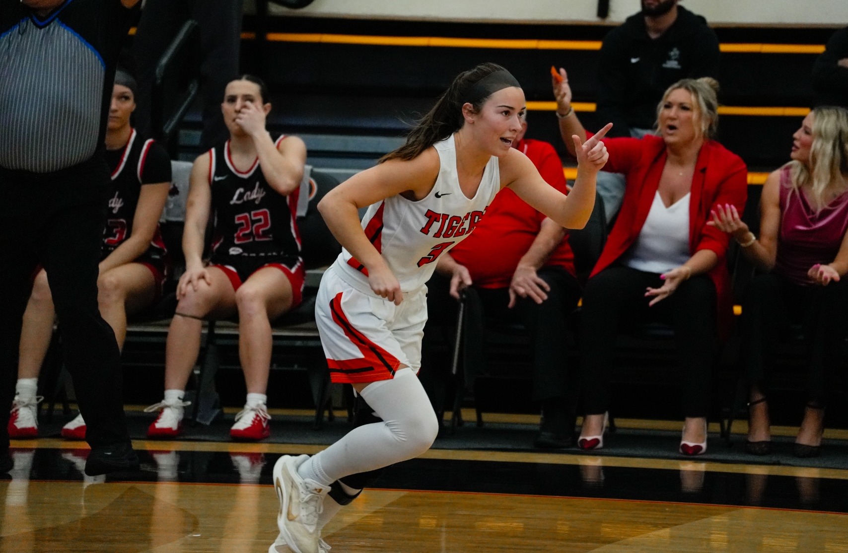 Women’s Basketball Use Fast Start to Defeat Rangers 61-56