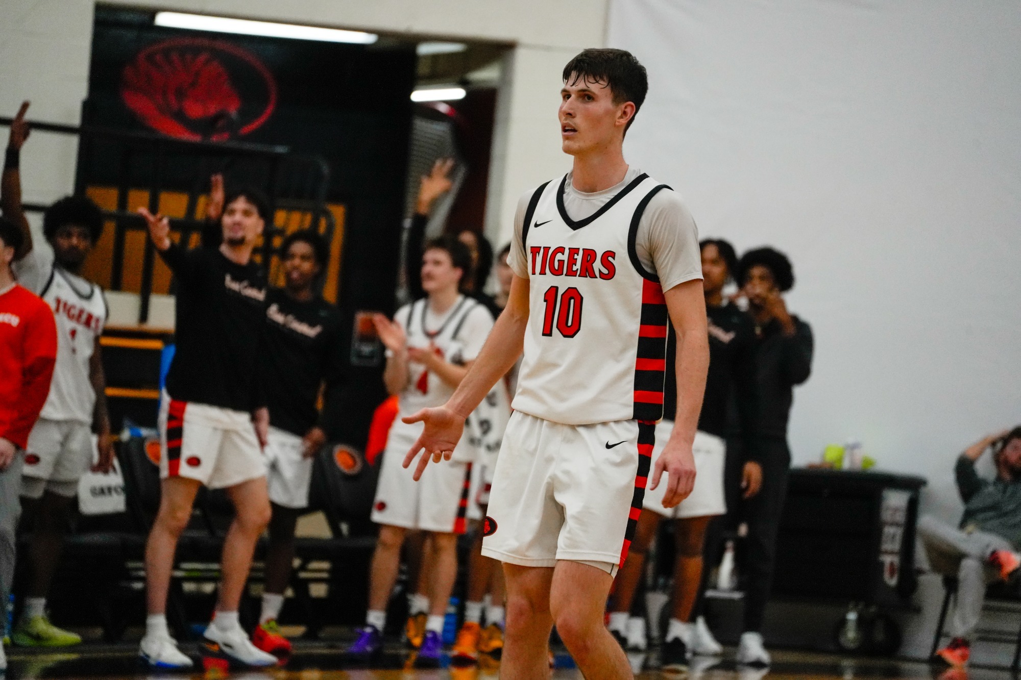 Men’s Basketball Rolls Past Northwestern 103-75 Behind Coffey’s 33-Point Performance 