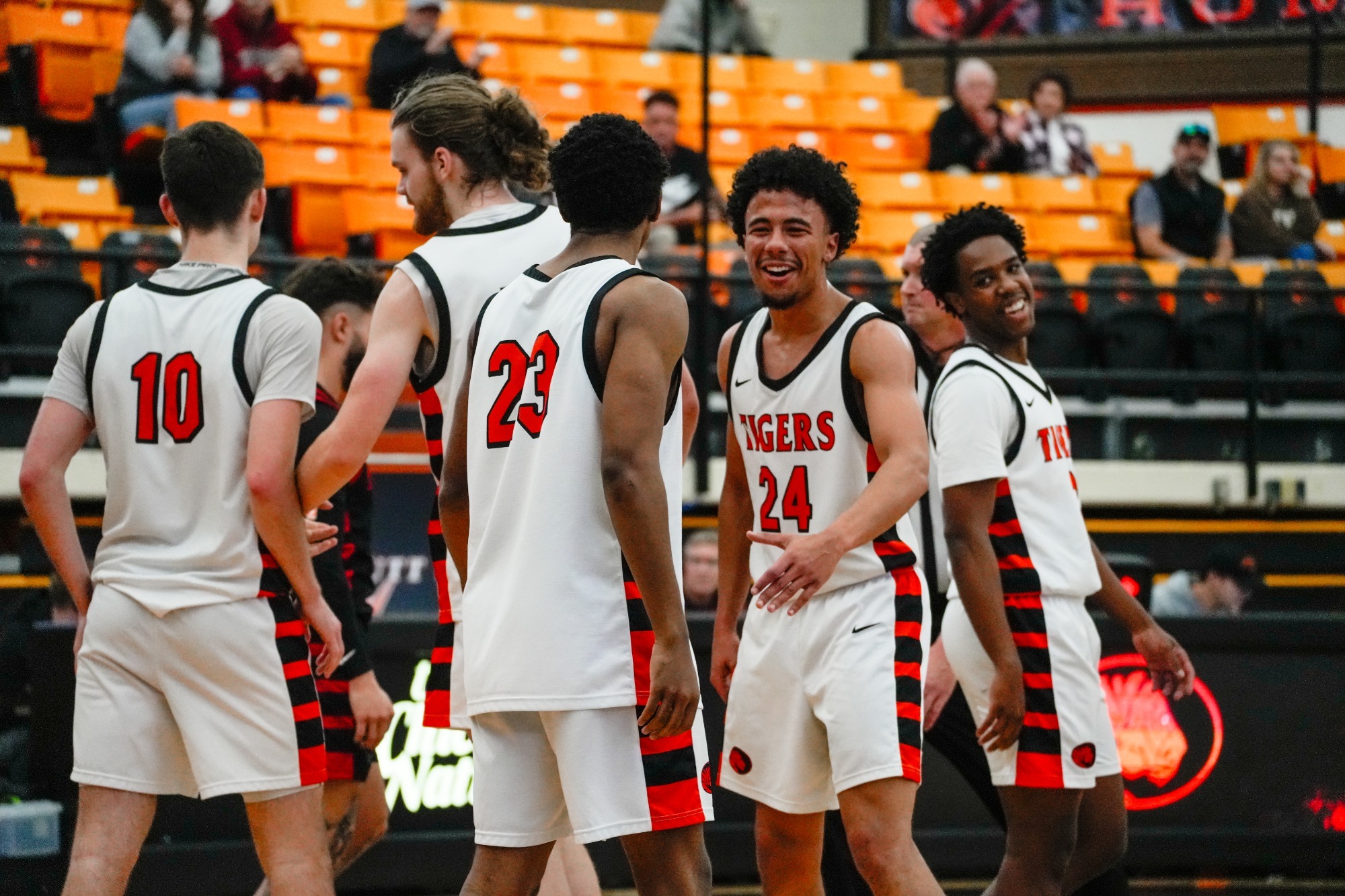 Men’s Basketball Outlast SNU in 65-57 Road Win