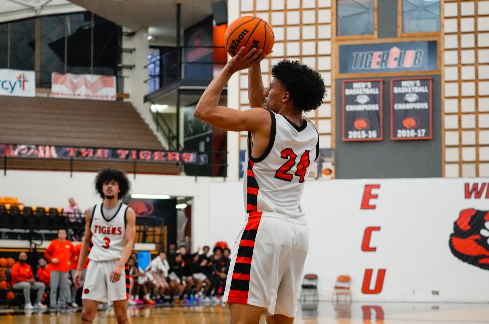 Men’s Basketball Unable to Hold Off Harding in Home Loss