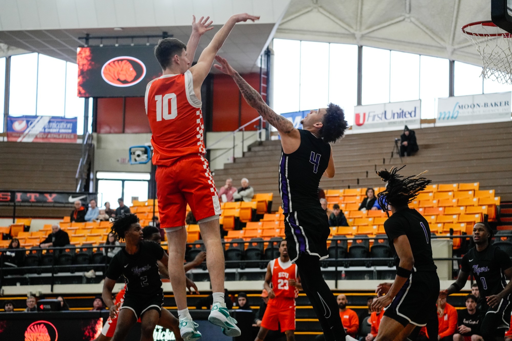 Coffey’s Buzzer-Beater Lifts ECU Men’s Basketball to 59-58 Comeback Win Over SAU