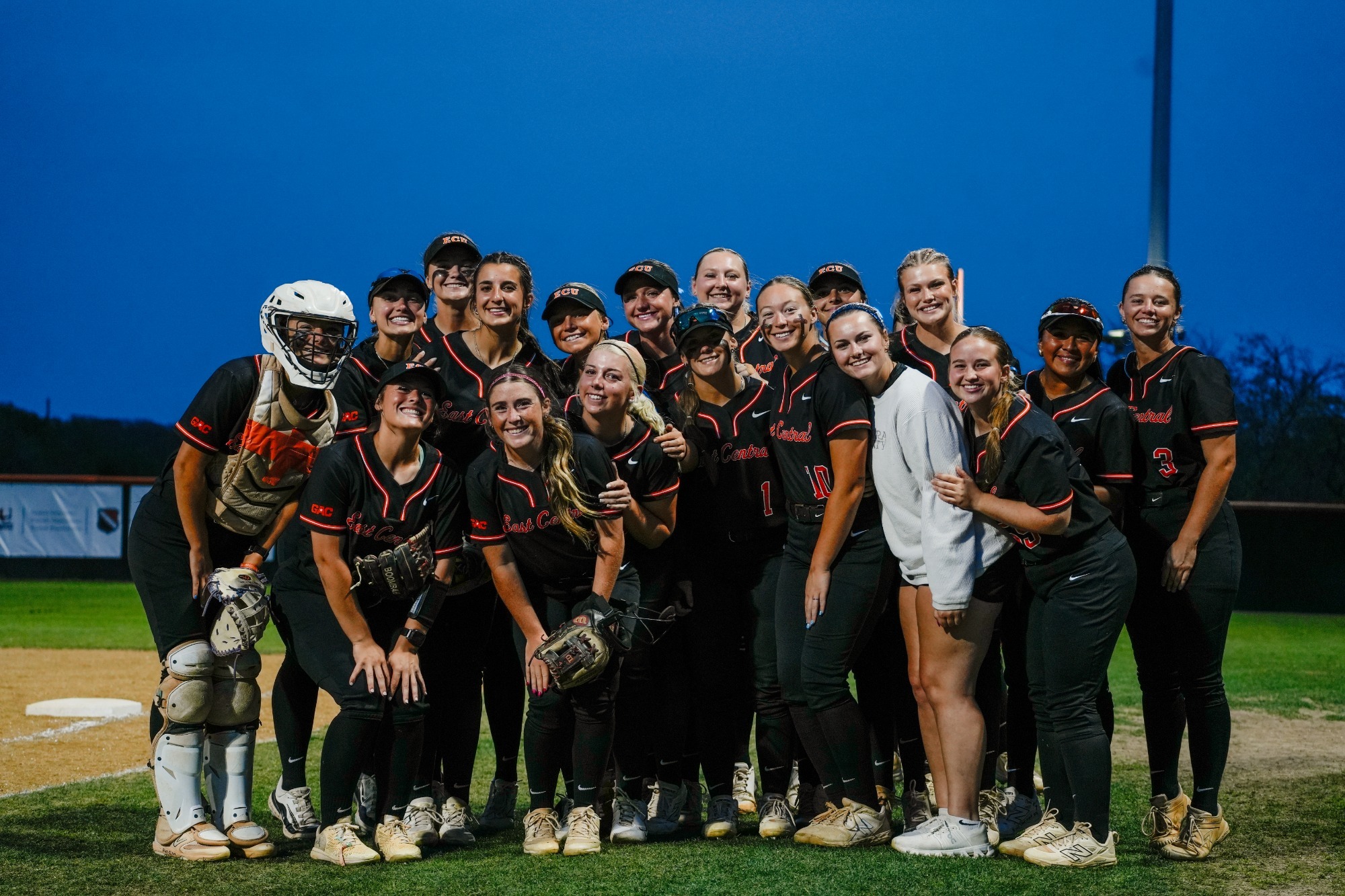 Softball Shines in First-Ever Night Game with Doubleheader Sweep