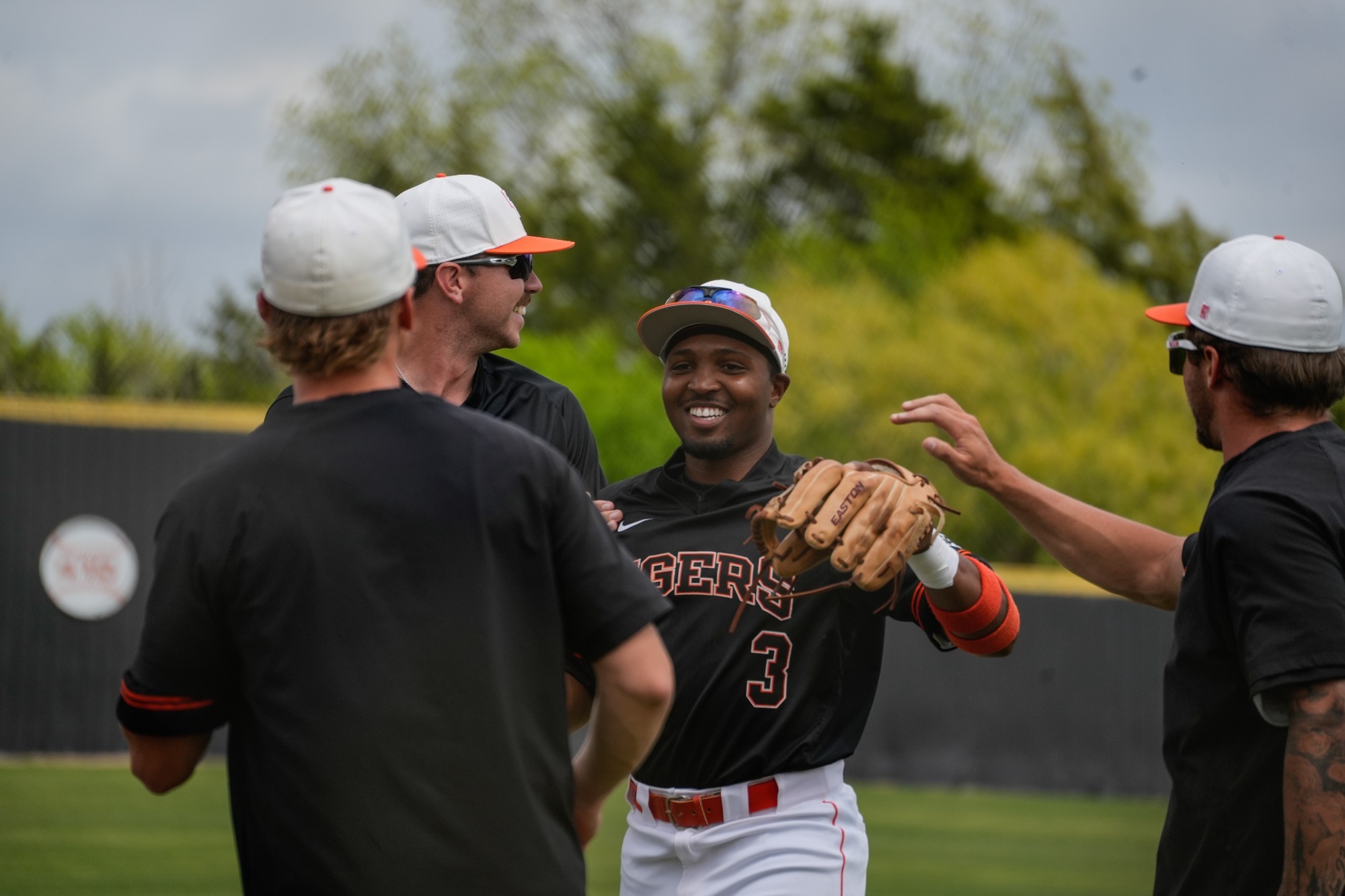 Baseball Surges Past SAU, Extends Win Streak to Eight