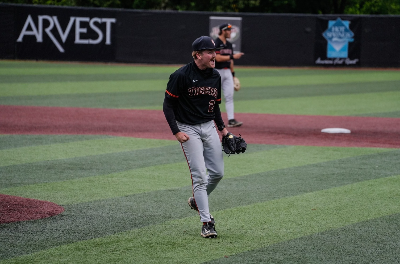 Baseball Dominate SAU 14-4, Move Within One Win of Championship Series