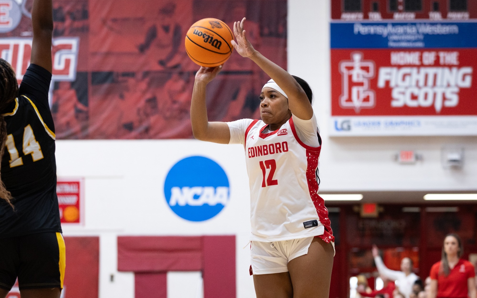 Taylor Blunt 3-pointer