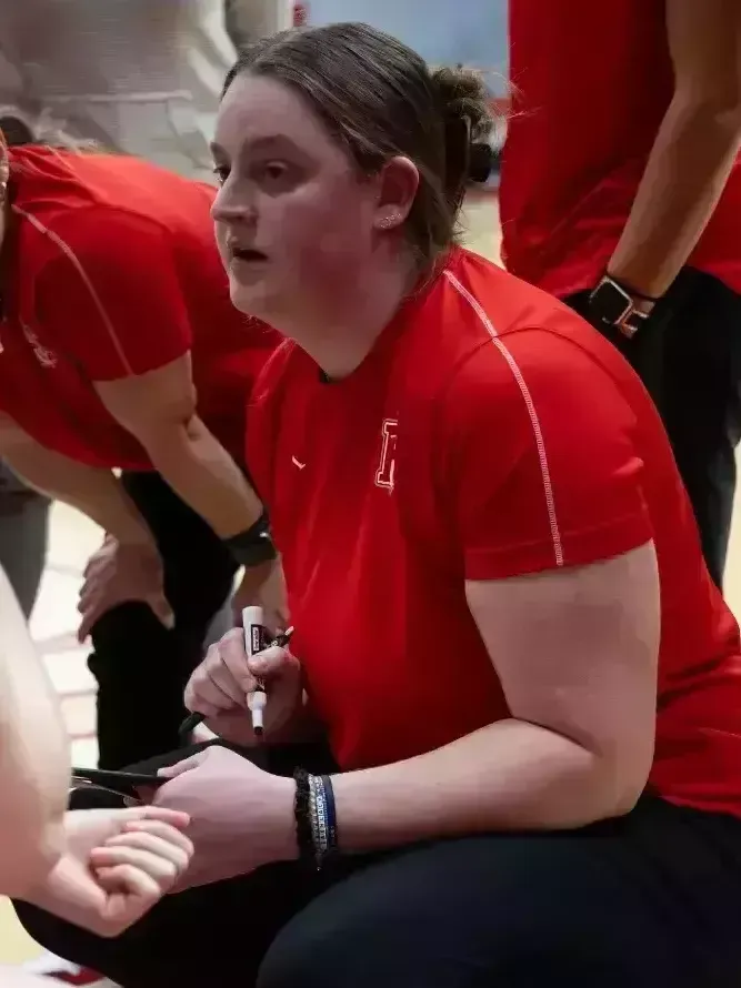 Moore-Maggie-coaching-sitting