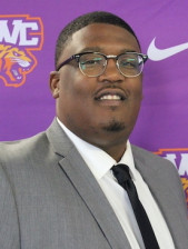 derrick_bails_256_mb1