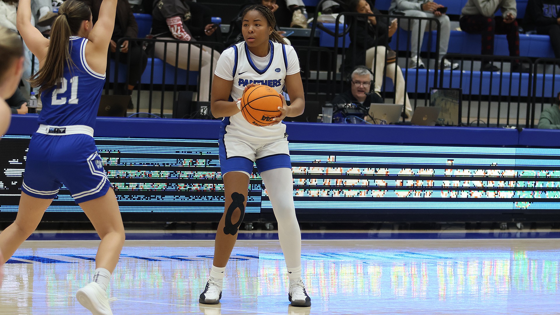 Sydney-James Desroches 2026 vs Drake