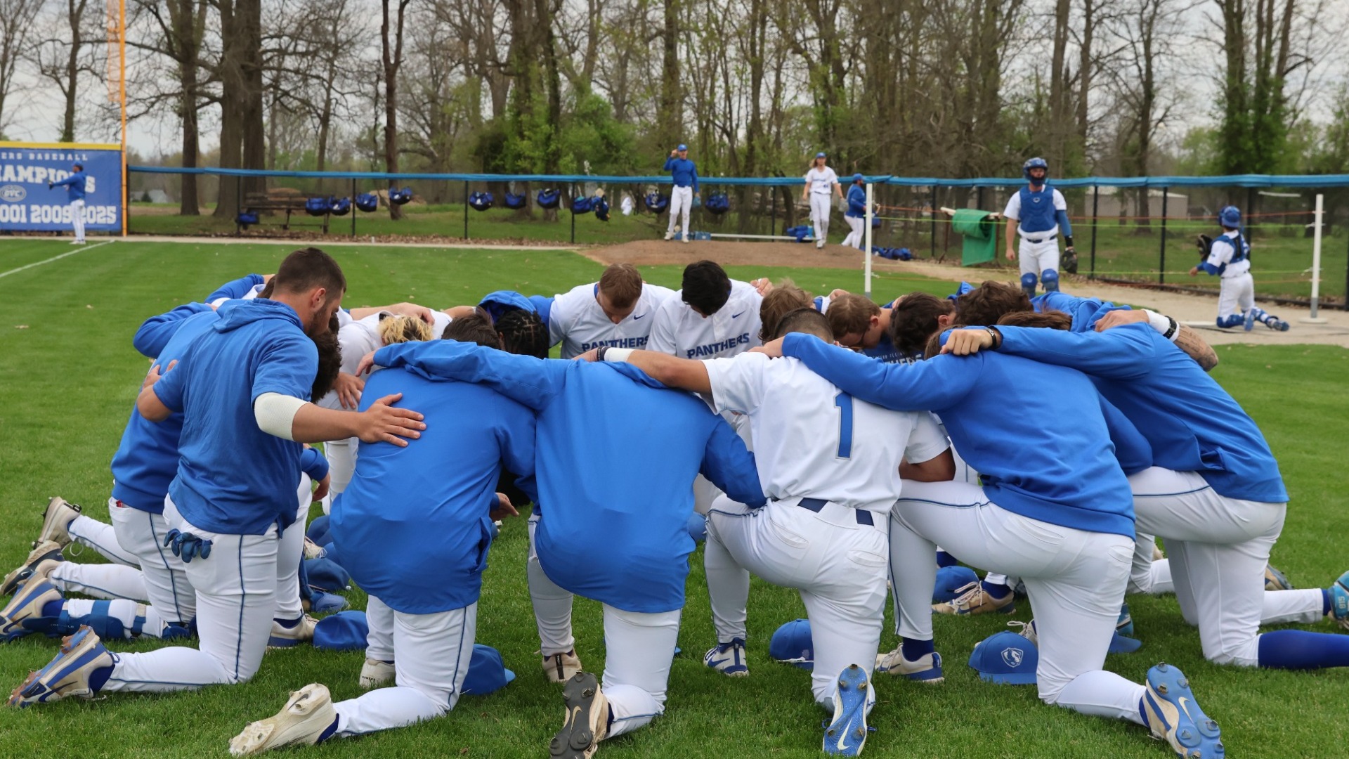 EIU Baseball Huddle 