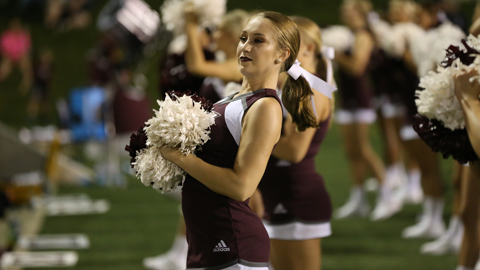 Cheer-01 (vs Morehead State 2018_08-30)