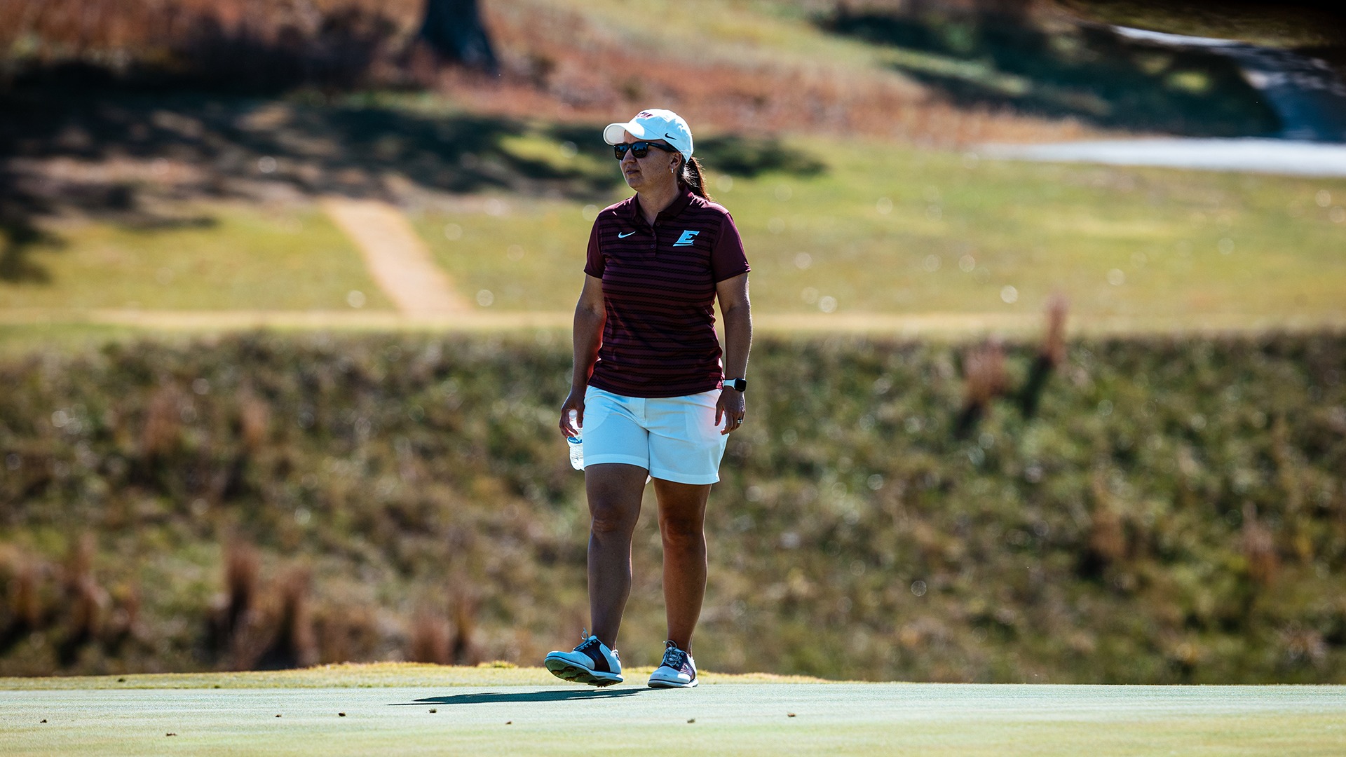 Mandy Moore watches her player at the Mercedes-Benz Intercollegiate
