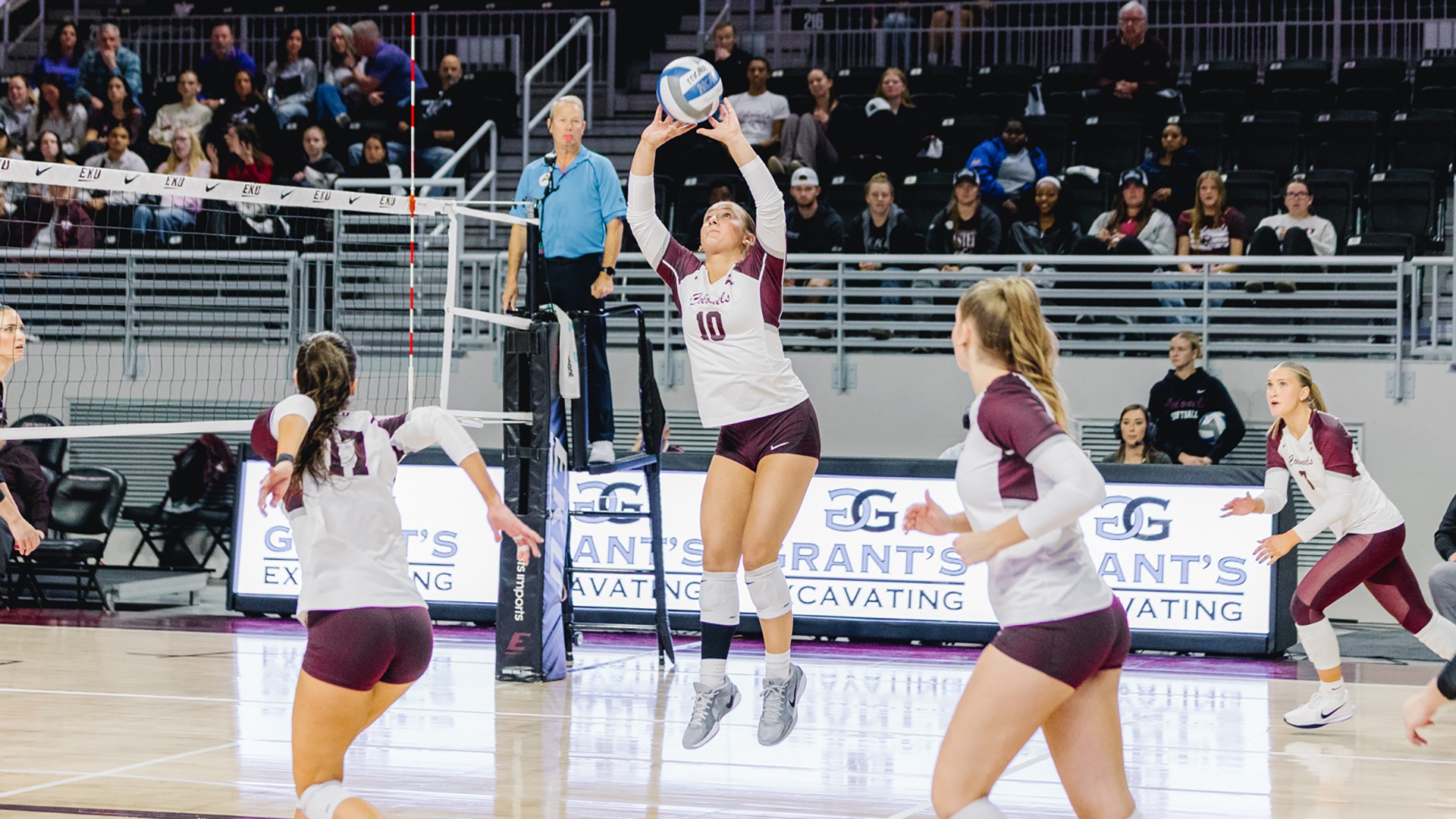 Cooper Abney sets the ball against Central Arkansas