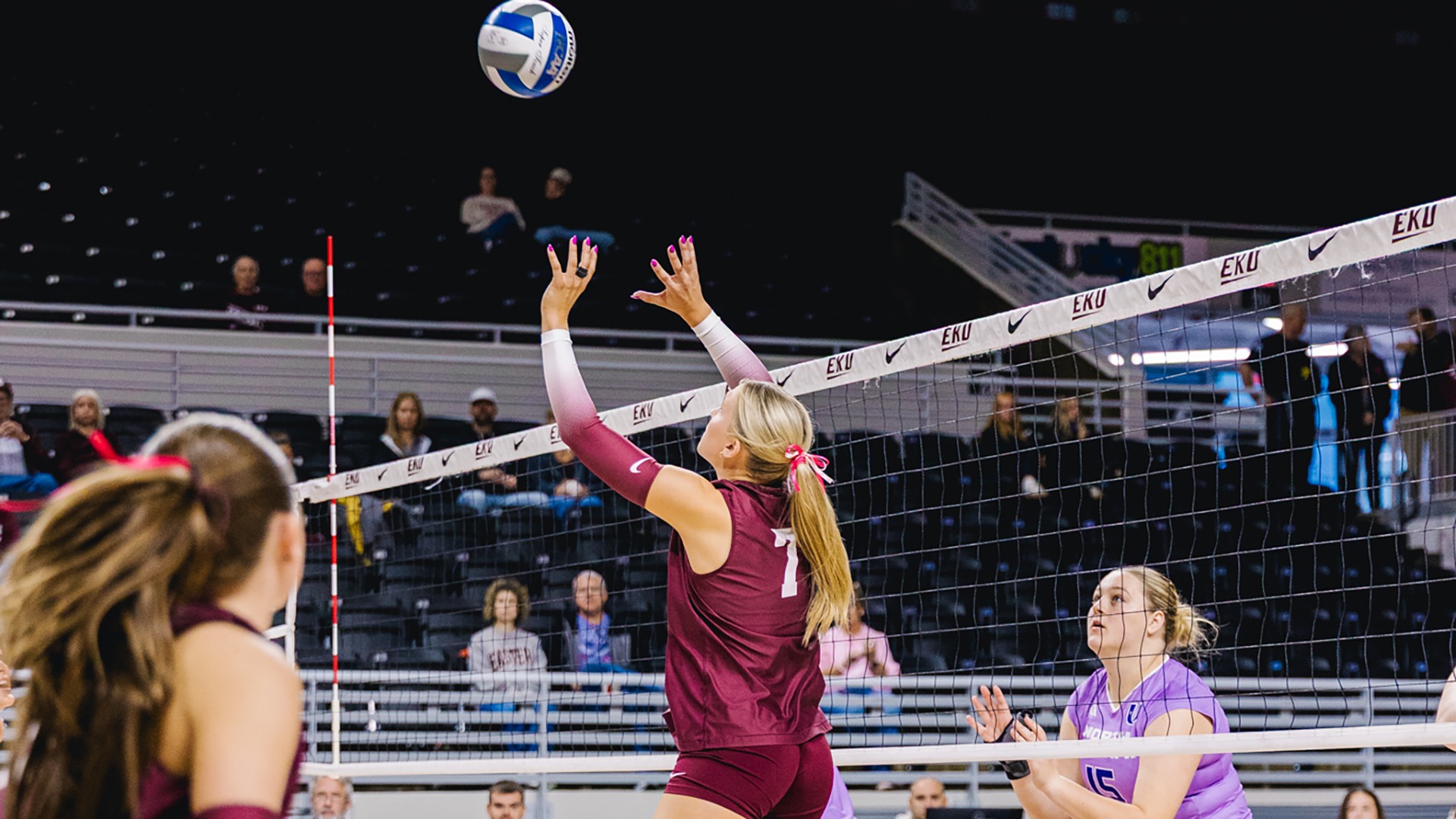 Emilee Hill sets the ball against Austin Peay