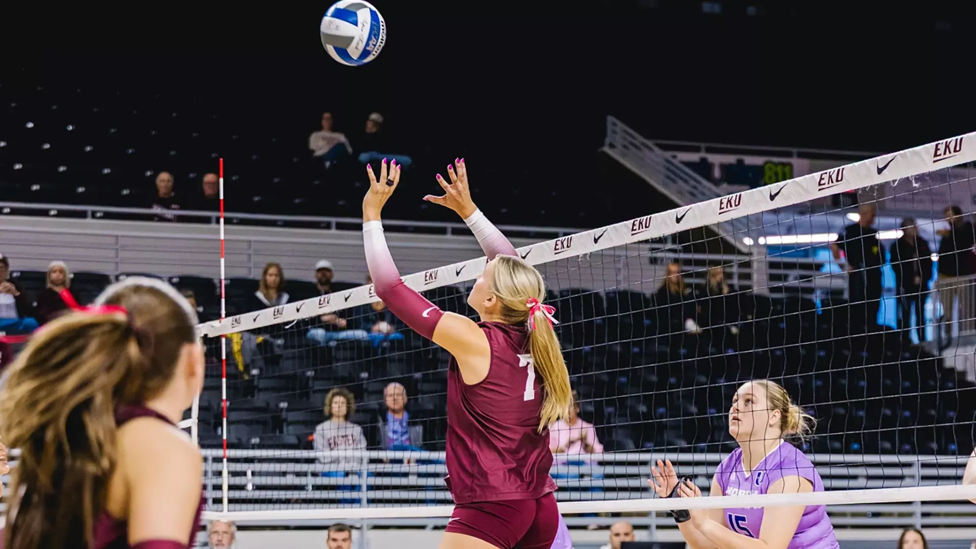 Emilee Hill sets the ball against Austin Peay