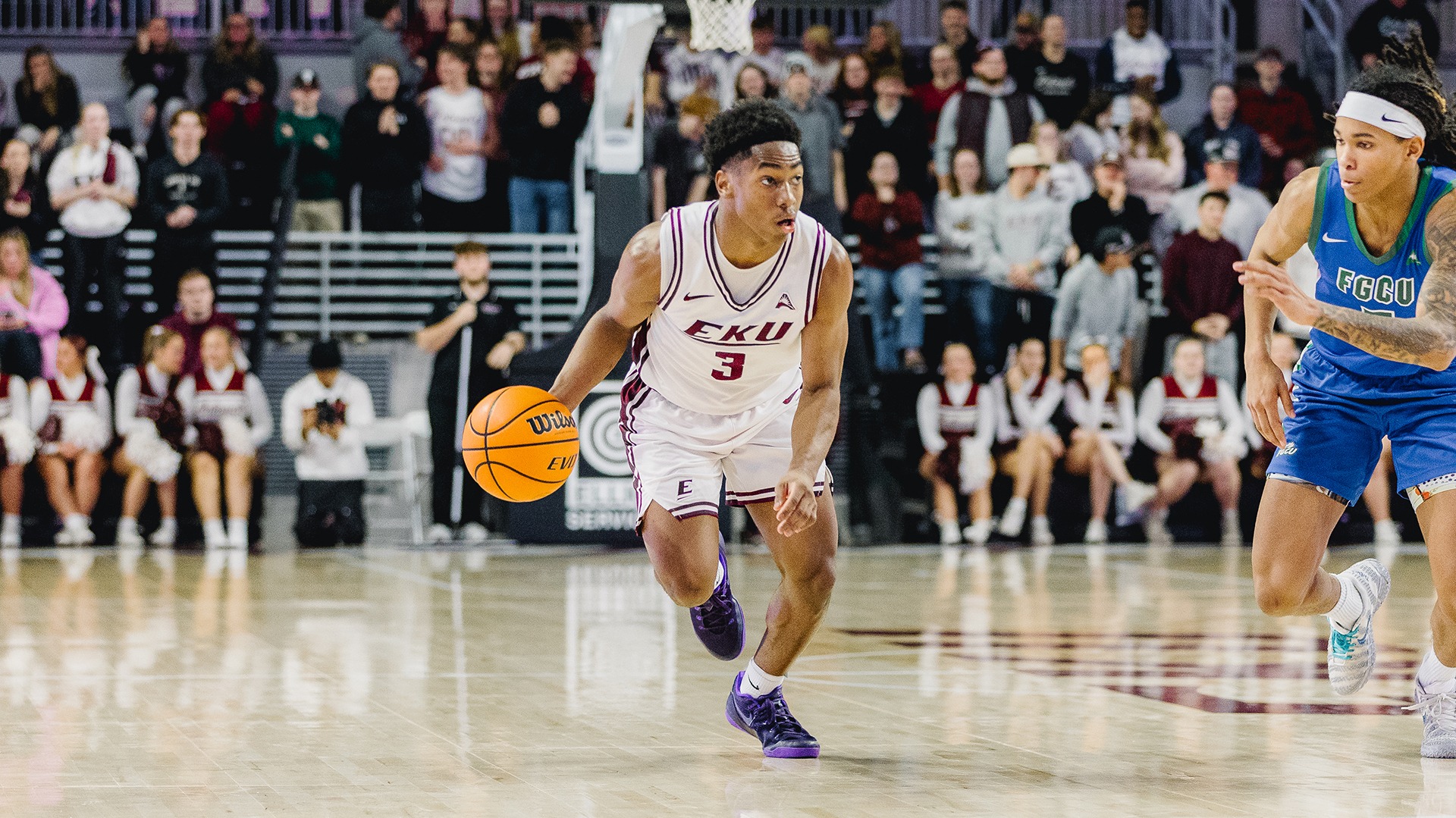 MJ Williams looks to distribute the ball against Florida Gulf Coast