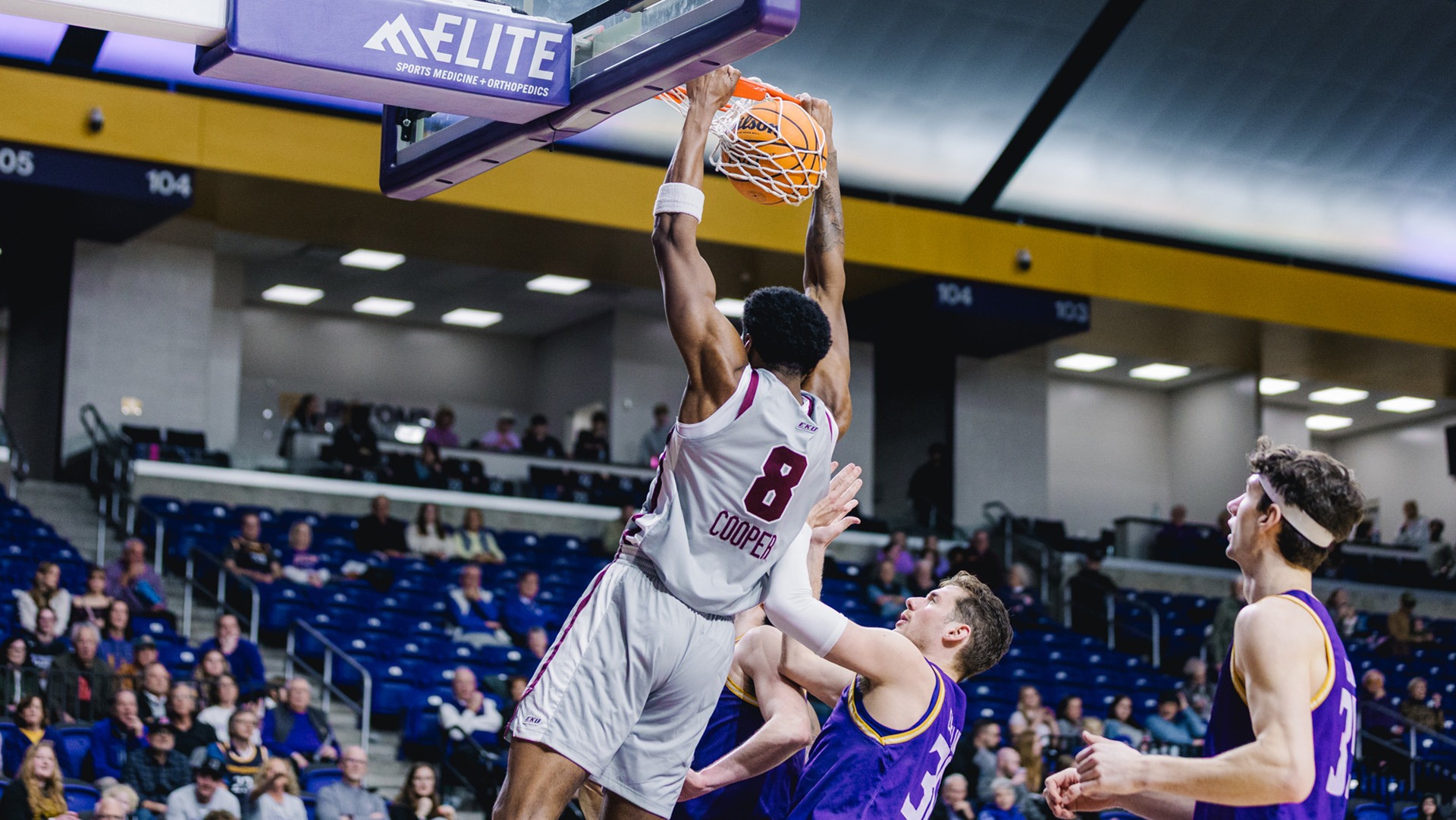 Jalen Cooper dunks the ball at Lipscomb