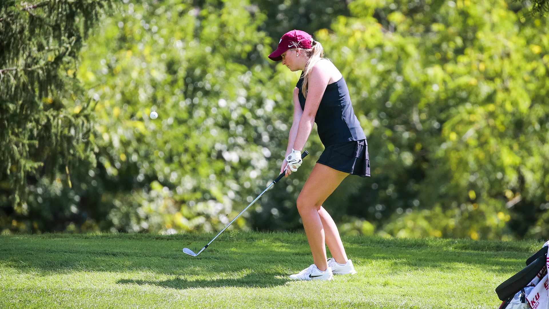 Elizabeth Tucci chips a shot at the University Club at Arlington