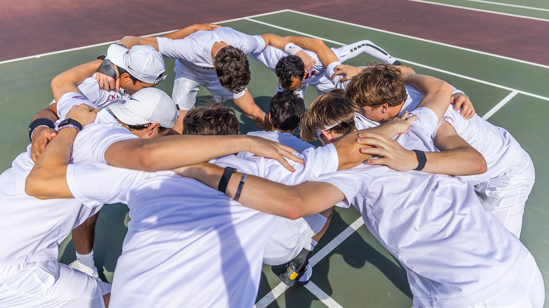 041426 EKU Tennis Team Shot