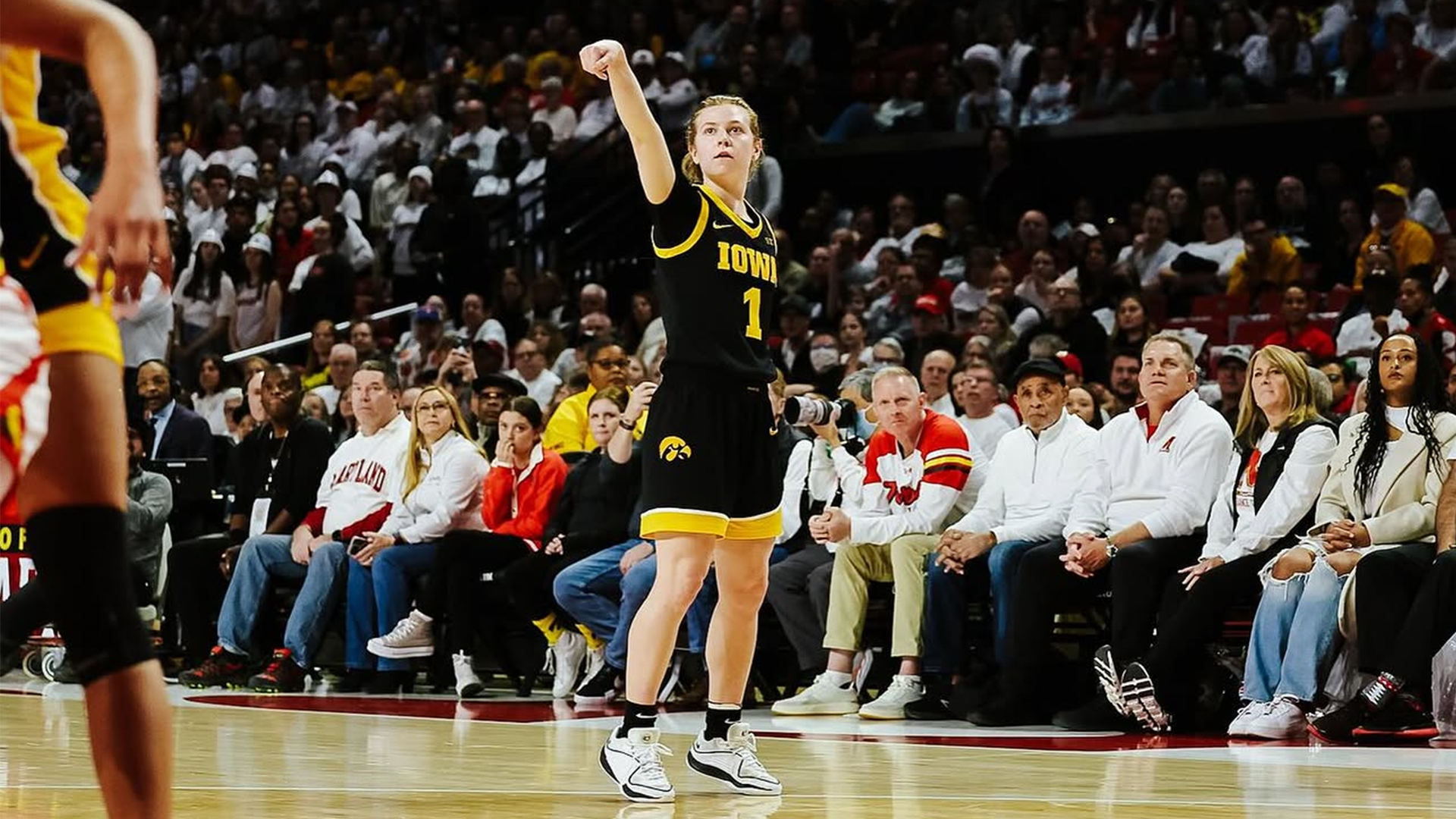 050726 Molly Davis WBB Hire