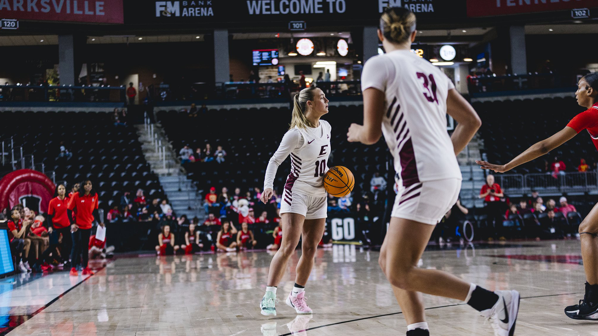 Kenleigh Woods dribbling basketball at Austin Peay