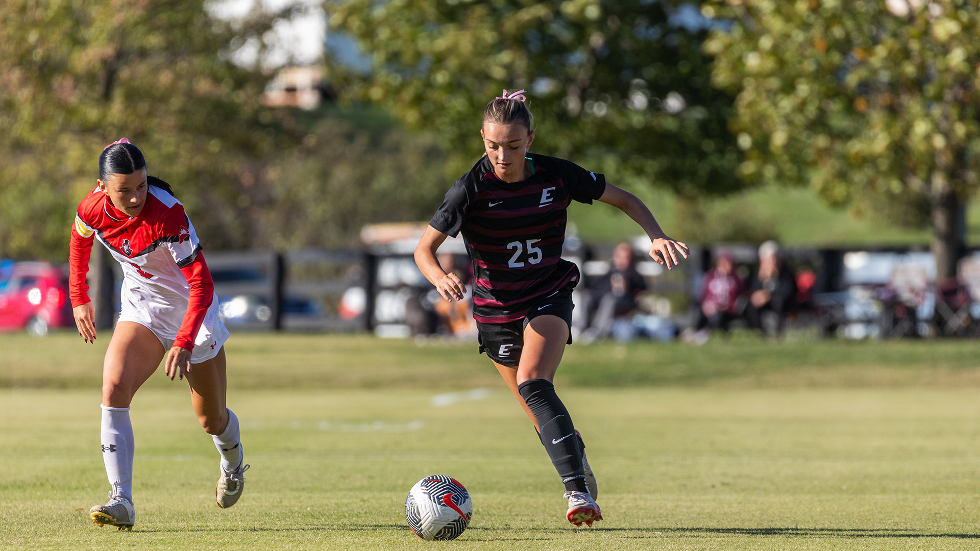 Lauren Link dribbling ball against Austin Peay