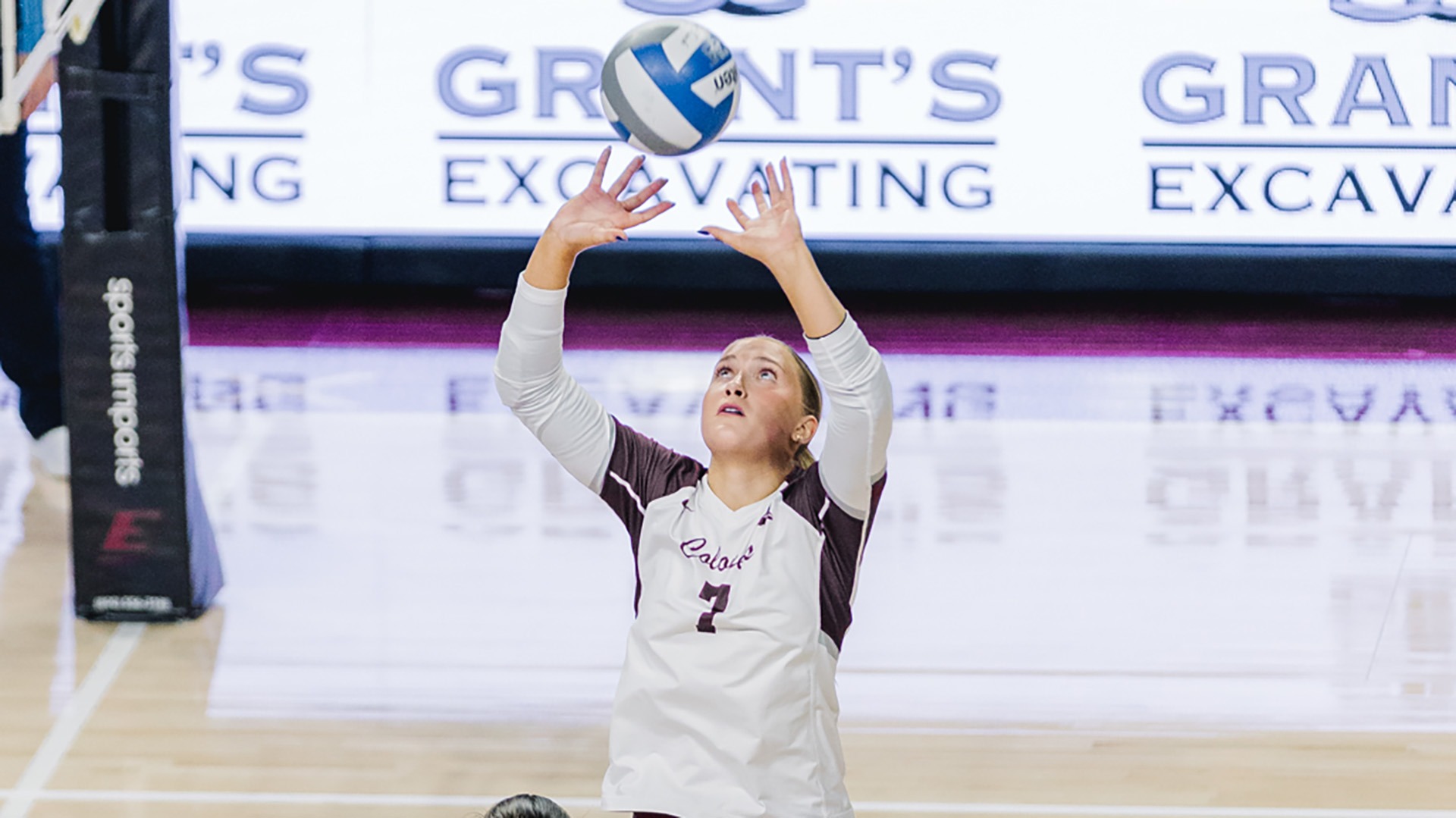 Emilee Hill sets the ball against Central Arkansas