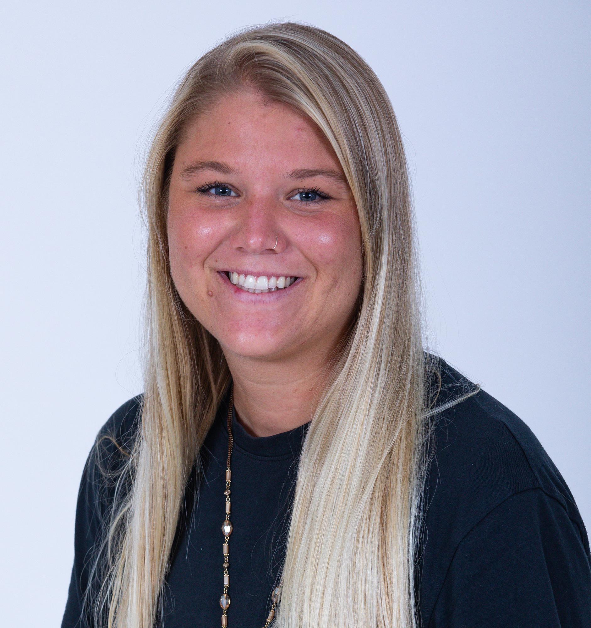 Renee Olsen headshot