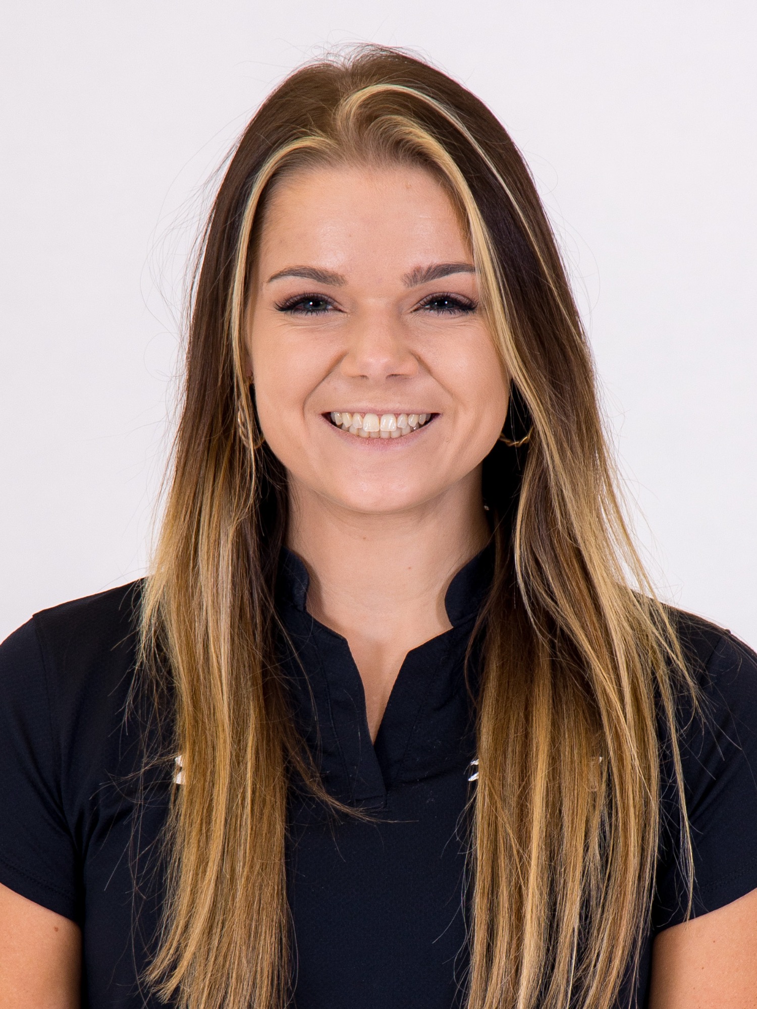 Elly Dirks Headshot