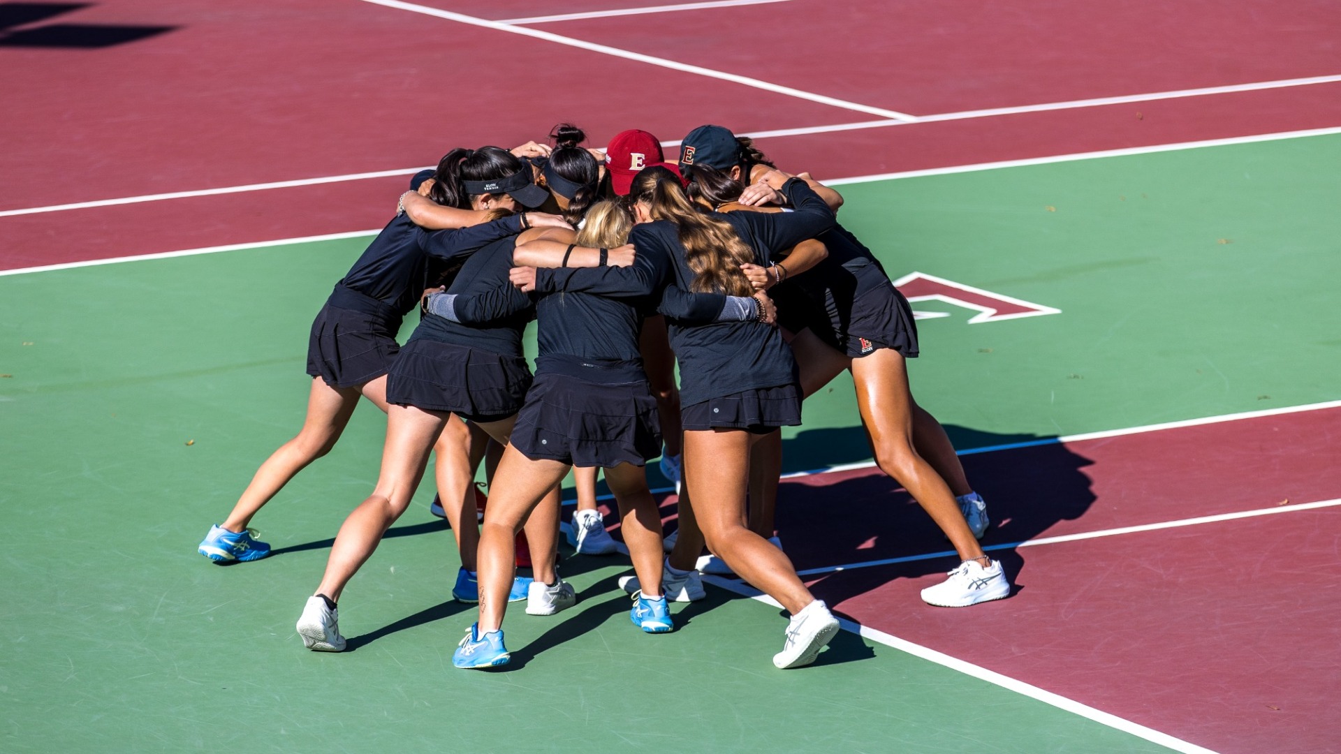 Women's Tennis Huddle at Phoenix Fall Invitational